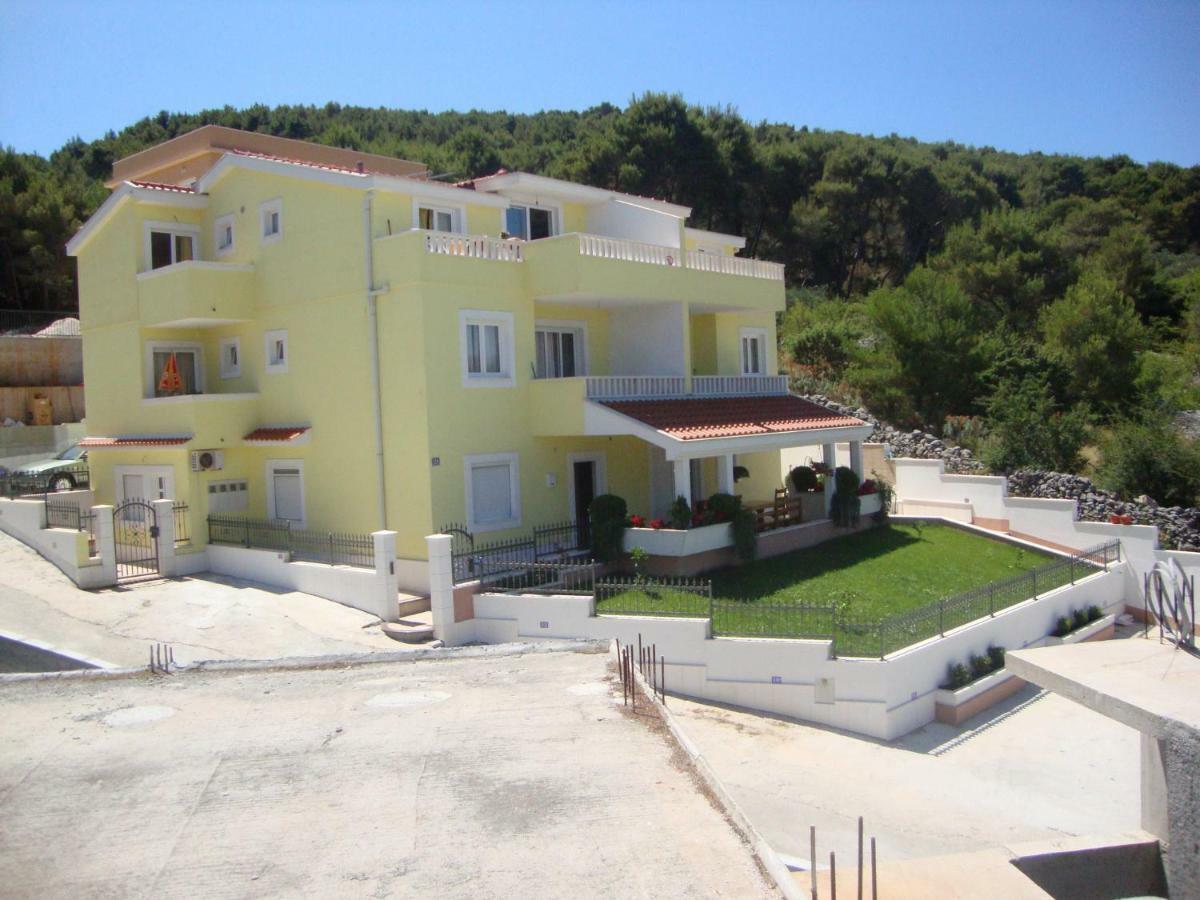 Vila Ana Mirela 斯拉汀 外观 照片